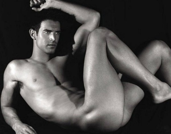 Обнаженные мужчины