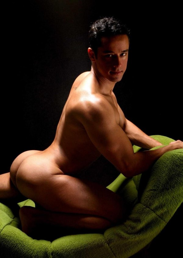 Обнаженные мужчины