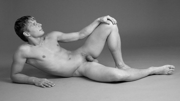 Обнаженные мужчины