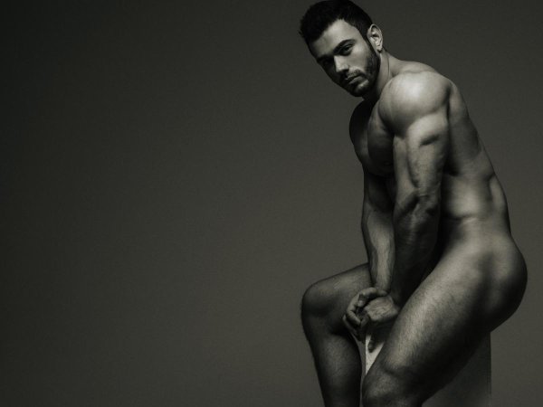 Обнаженные мужчины