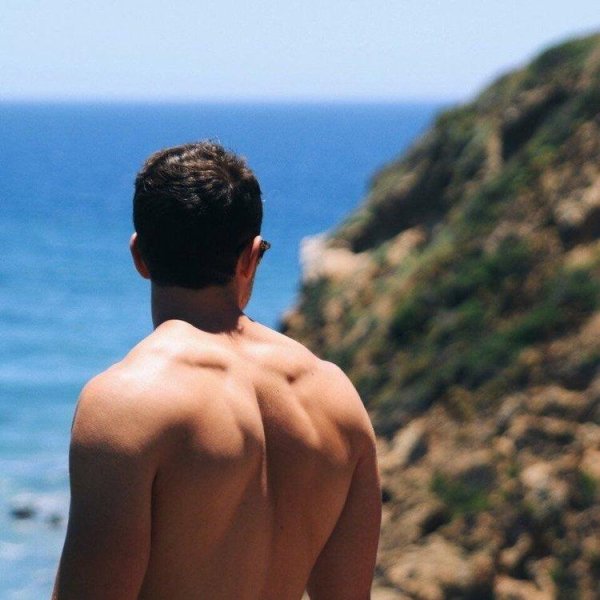 Мужчины со спины