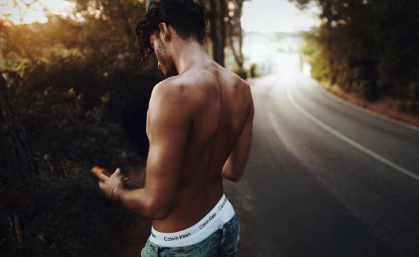 Мужчины со спины