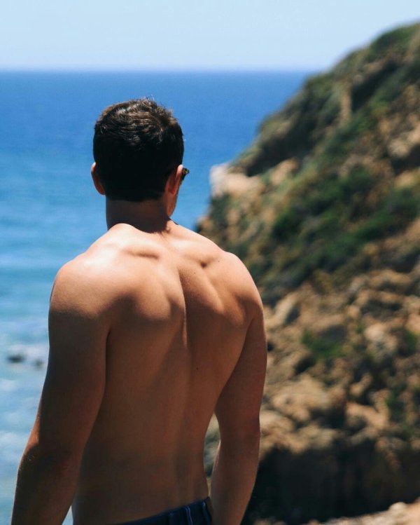 Мужчины со спины