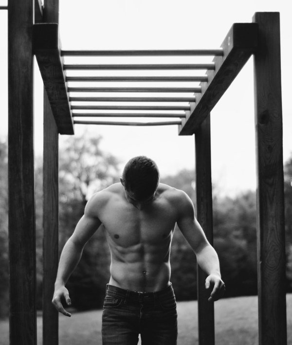 Мужчины со спины