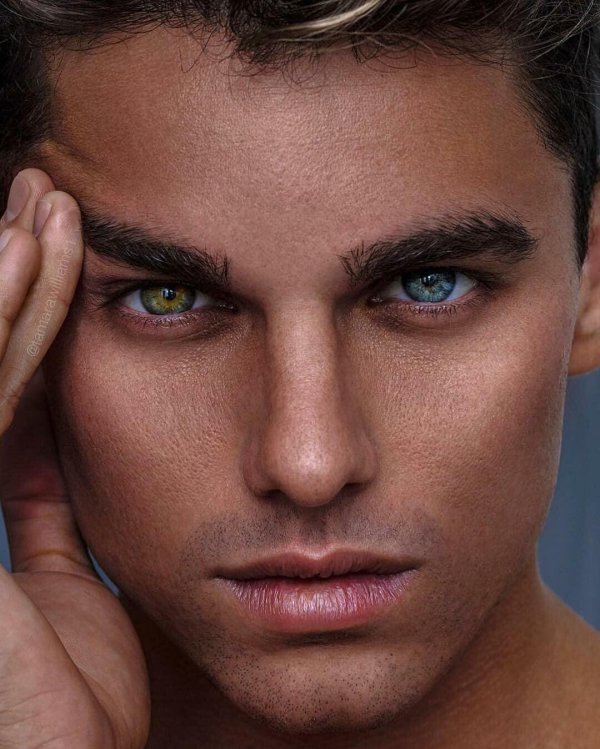 Глаза мужчины