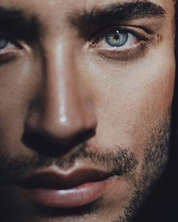 Глаза мужчины