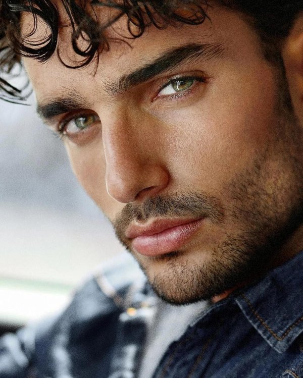 Глаза мужчины