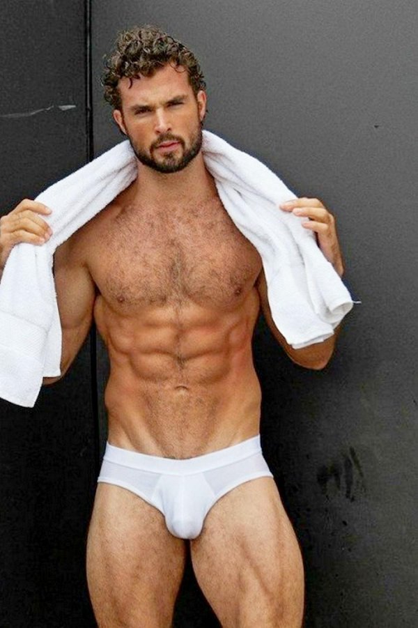 Мужчины с большим достоинством