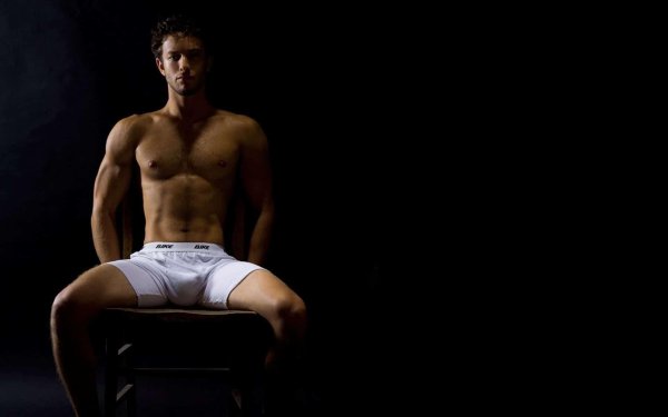 Мужчины с большим достоинством