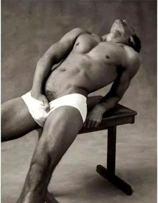 Мужчины с большим достоинством