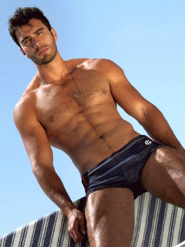 Мужчины с большим достоинством