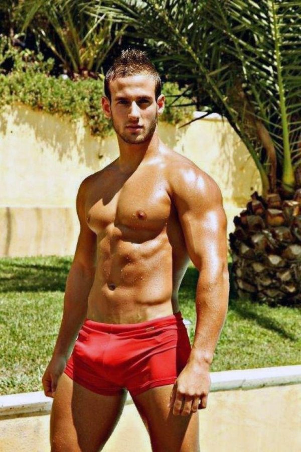 Мужчины с большим достоинством