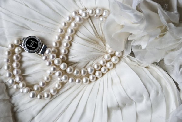 украшение из жемчуга
