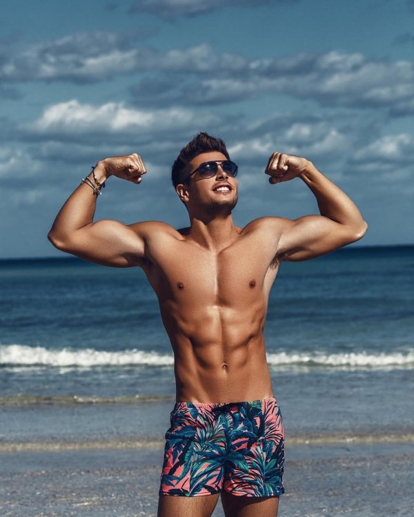 Мужчины мачо