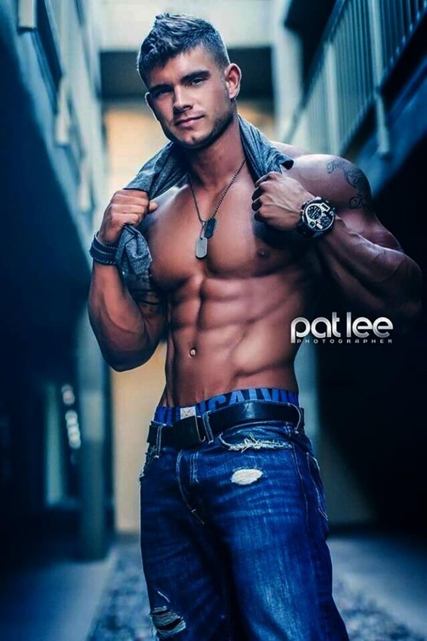 Мужчины мачо