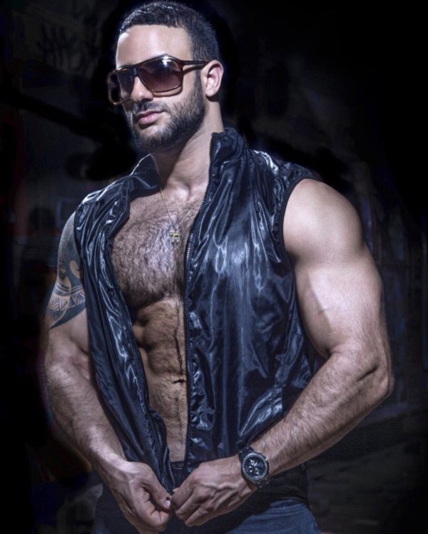 Мужчины мачо