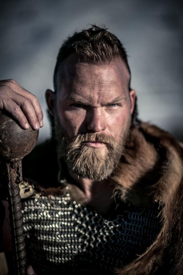 Мужчины викинги