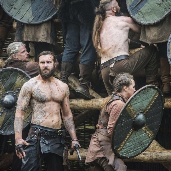 Мужчины викинги
