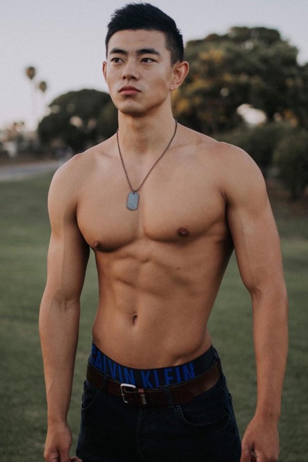 Мужчины азиаты