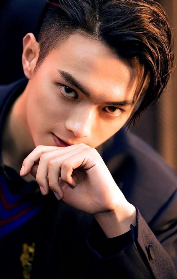 Мужчины азиаты