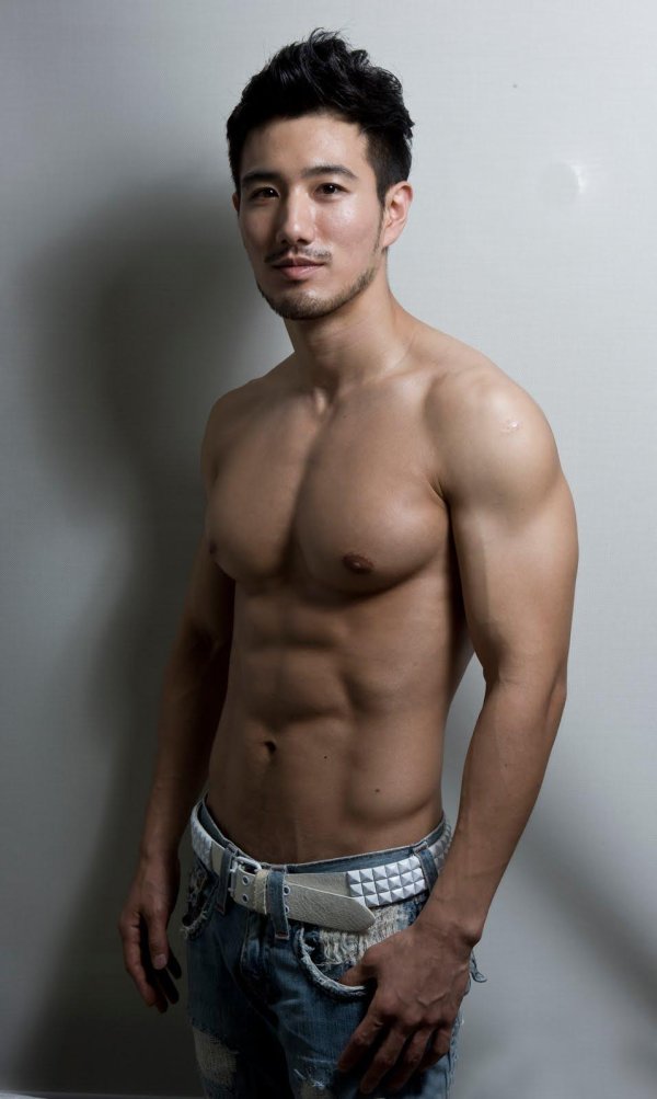 Мужчины азиаты