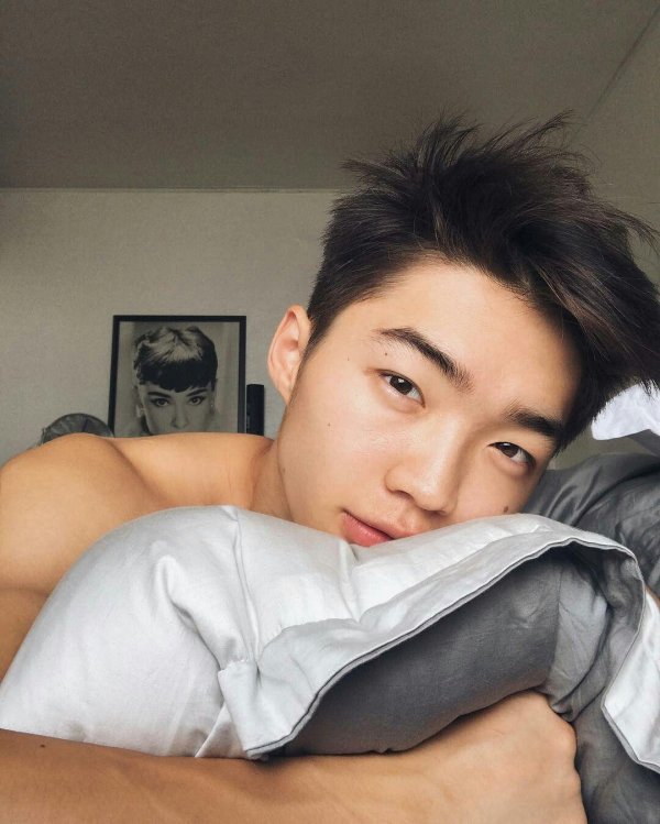 Мужчины азиаты