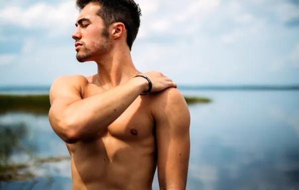 На обои мужчины