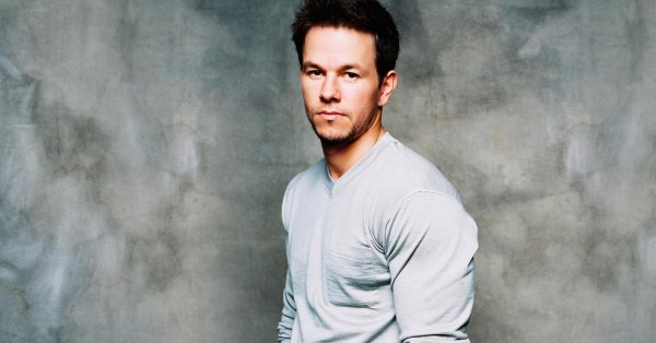 На обои мужчины