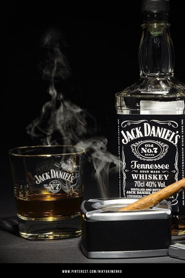 На обои мужчины