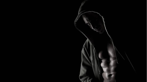 На обои мужчины