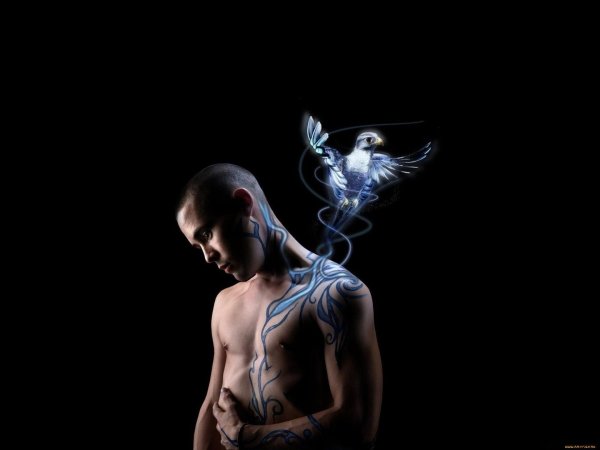 На обои мужчины