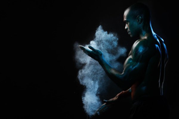 На обои мужчины