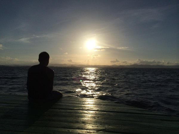 Мужчины на закате