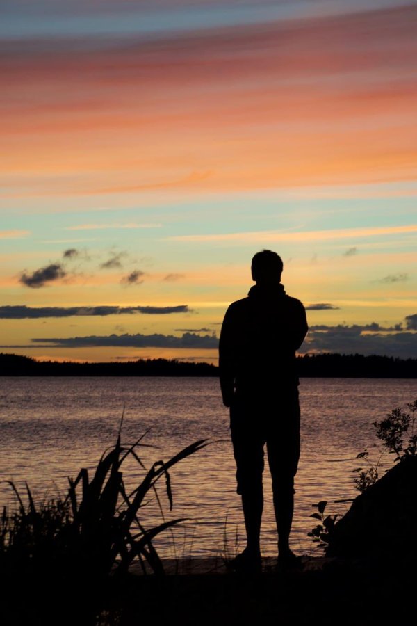 Мужчины на закате