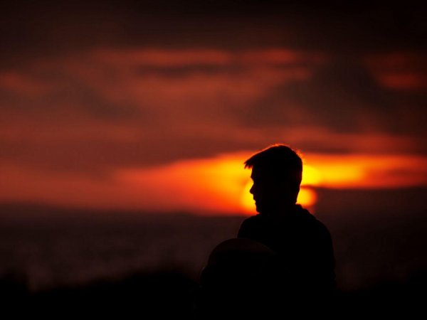 Мужчины на закате