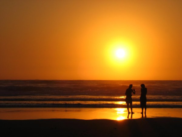 Мужчины на закате