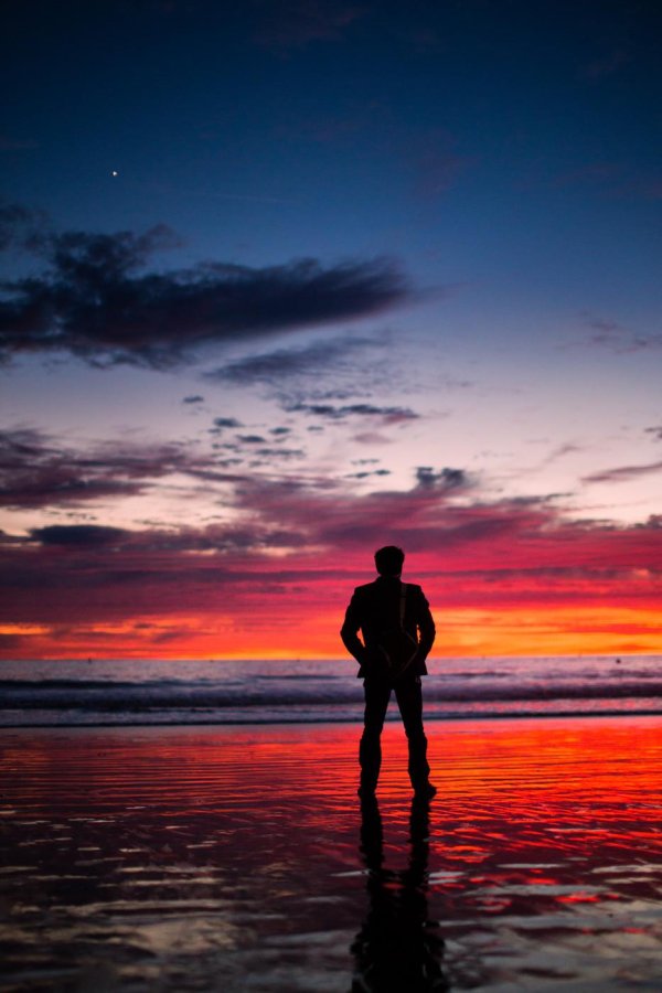 Мужчины на закате