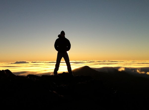 Мужчины на закате