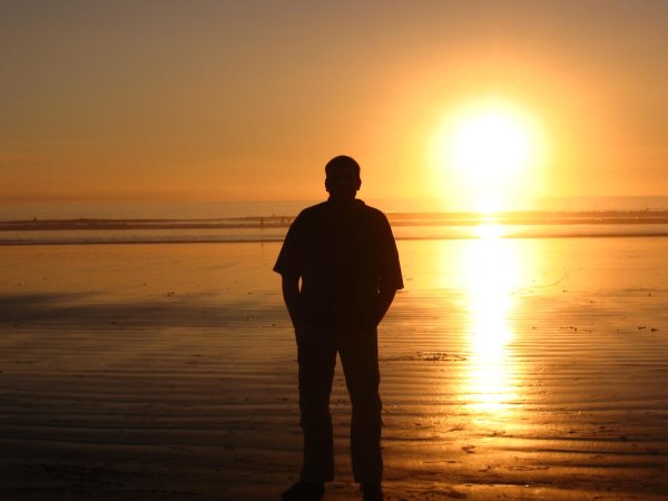 Мужчины на закате