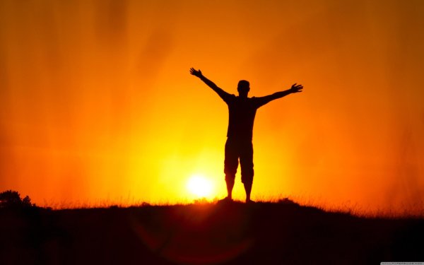 Мужчины на закате