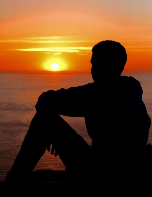 Мужчины на закате