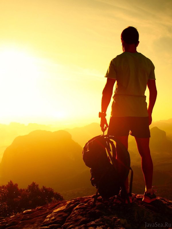 Мужчины на закате