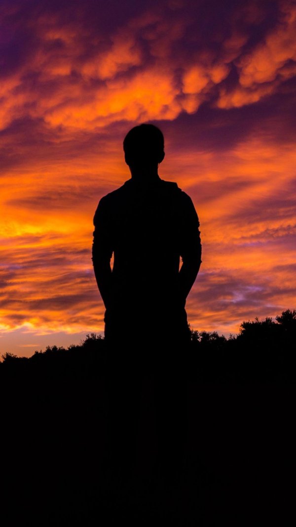 Мужчины на закате