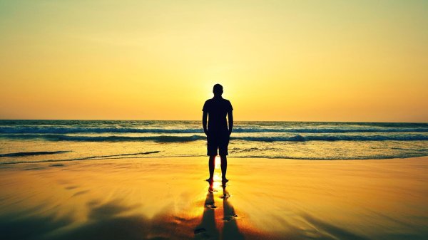 Мужчины на закате