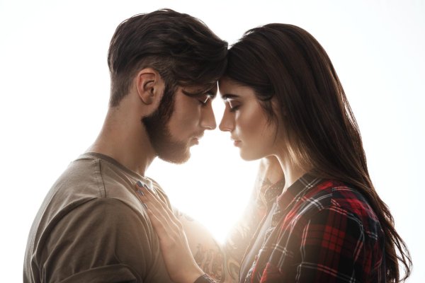 Два мужчины и женщина