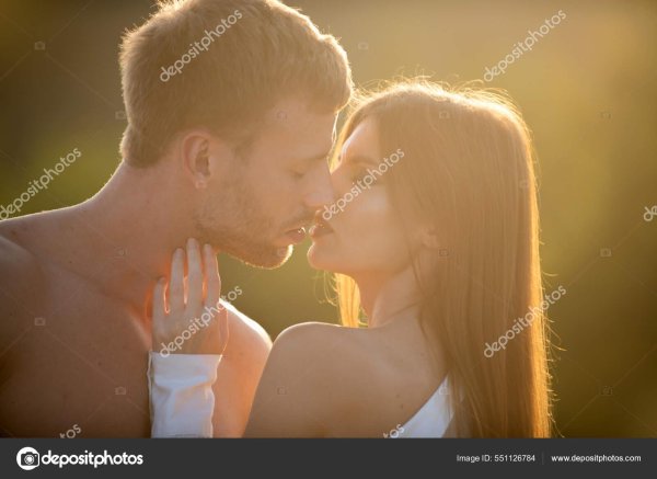 Два мужчины и женщина