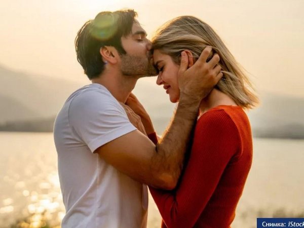 Два мужчины и женщина