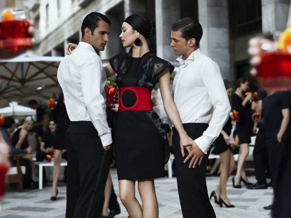 Два мужчины и женщина