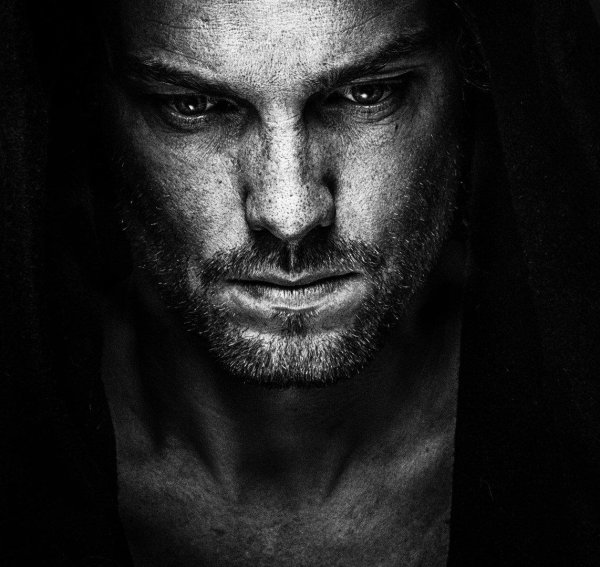 Черно белые для мужчины