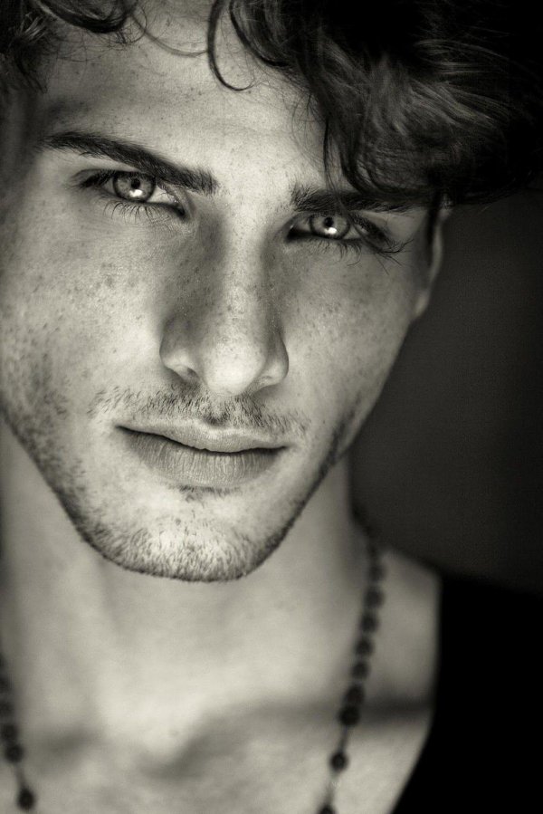 Черно белые для мужчины